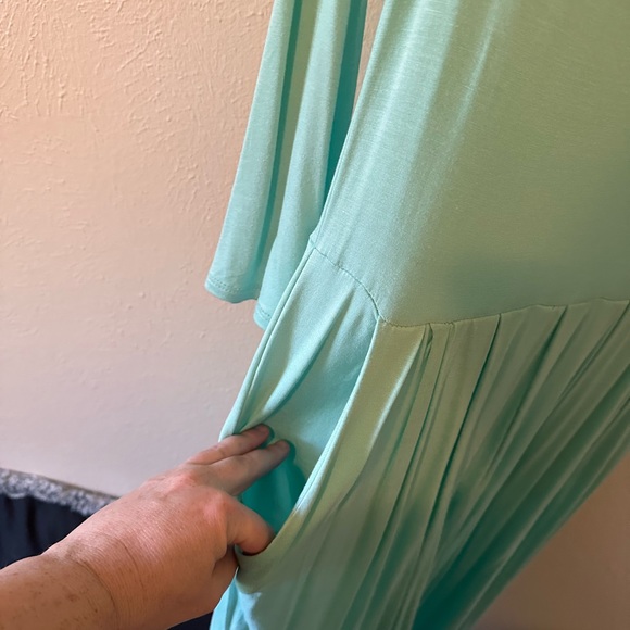 Mint green midi dress soft long sleeves - Picture 2 of 4